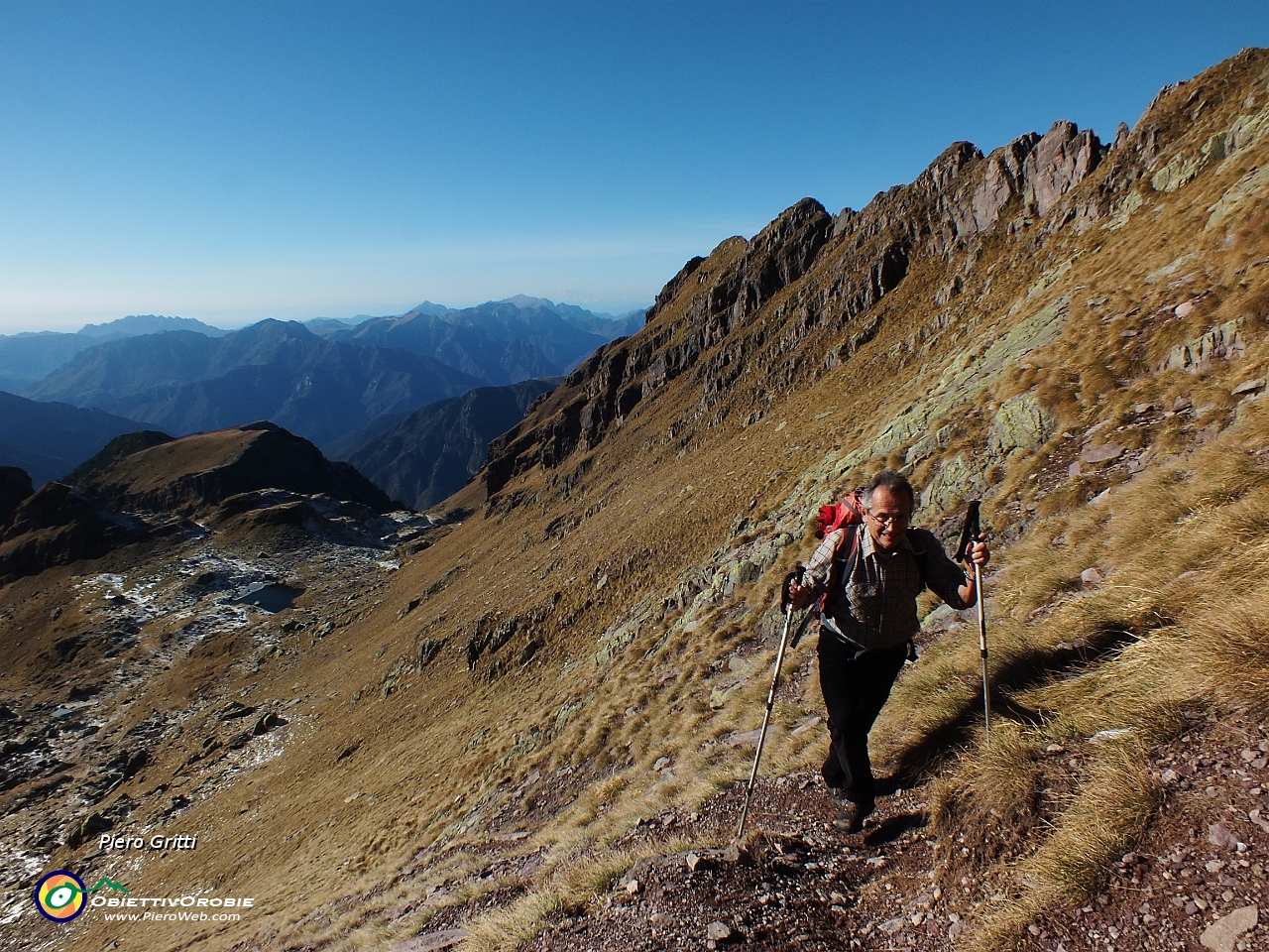 37 Vista verso il lago e la Mencucca.JPG